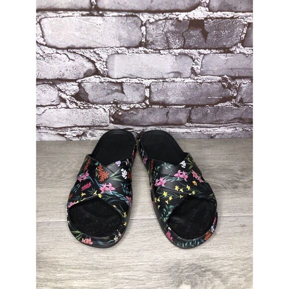 Cole Haan Grand Os. 25390 Black Rubber Floral Print Sandals Women Sz 7B US/38EU - Picture 2 of 16